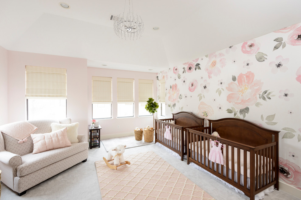 Свежая идея для дизайна: комната для малыша в стиле неоклассика (современная классика) - отличное фото интерьера