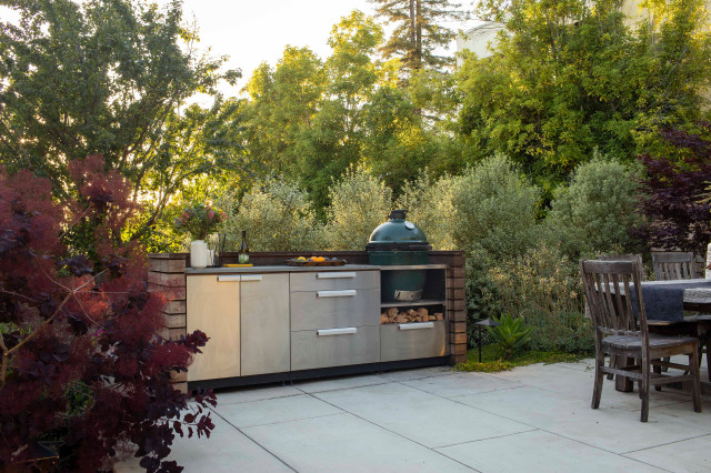 Outdoor Dining + Living modern-garden