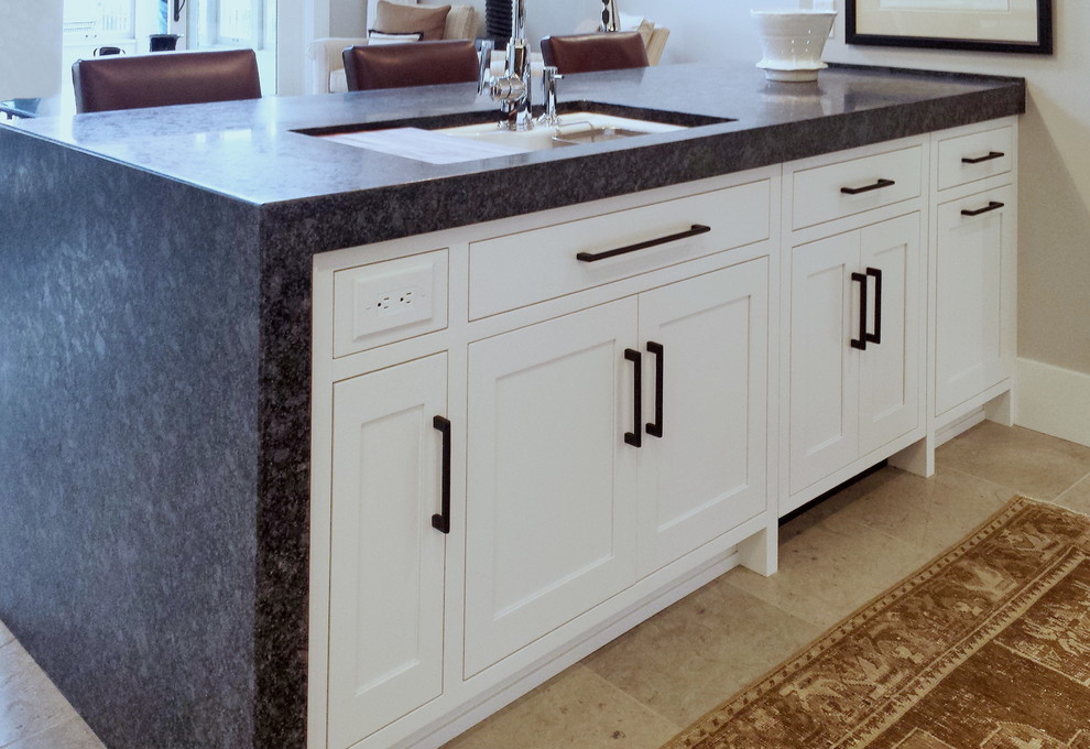 Mid-sized transitional l-shaped concrete floor and beige floor eat-in kitchen photo with an undermount sink, shaker cabinets, white cabinets, granite countertops, black backsplash, stone slab backsplash, paneled appliances and a peninsula
