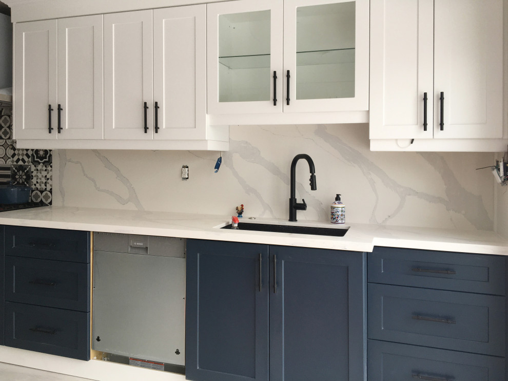 Transitional kitchen photo in Toronto