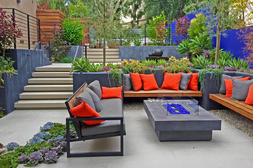 Photo of a small contemporary front yard patio in Los Angeles with natural stone pavers.