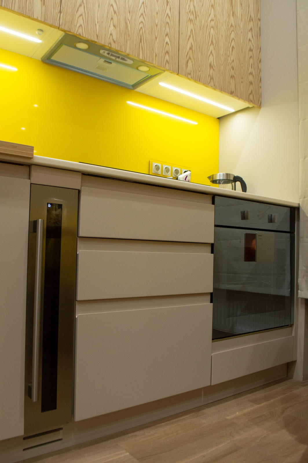 Яркая современная кухня