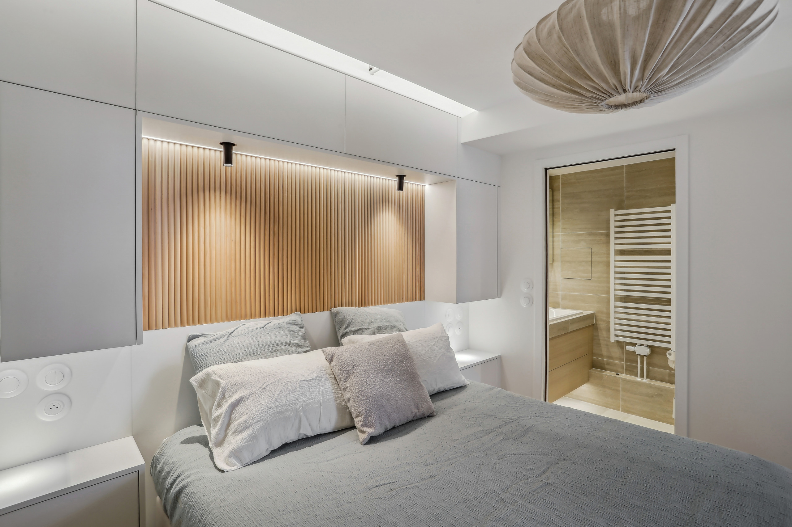 75 Beautiful Bedroom with Wood Walls Ideas & Designs - May 2024 | Houzz AU