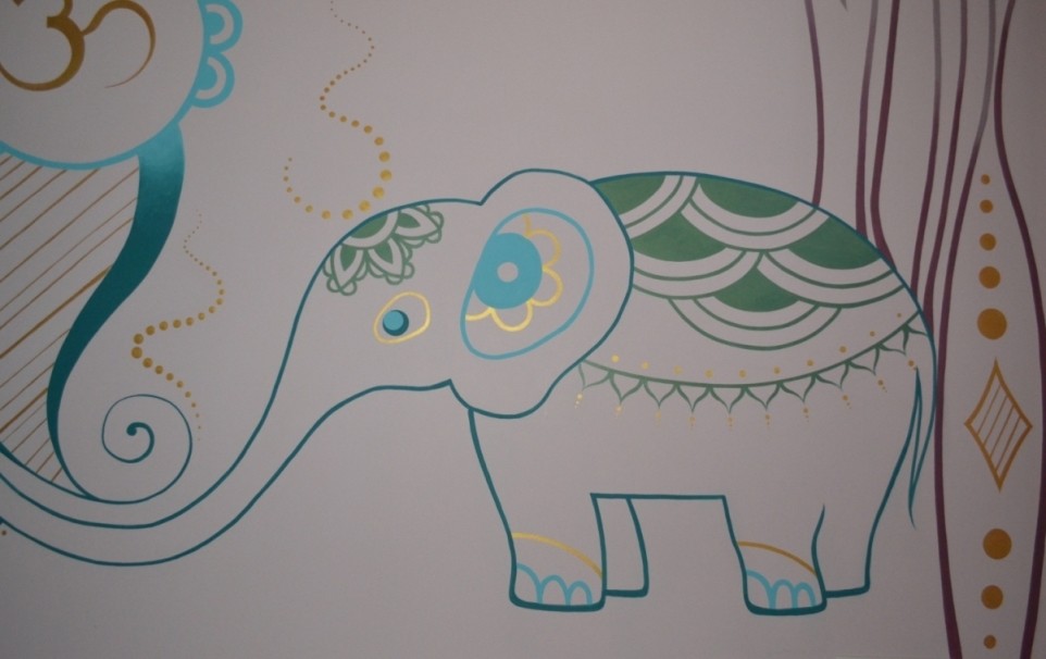 Роспись спальни в индийском стиле. Фрагмент.