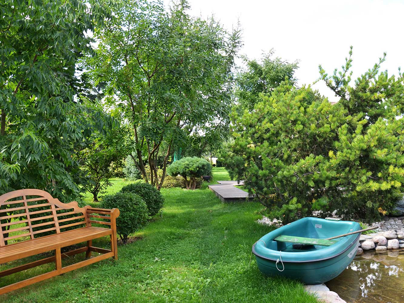 Ландшафтный сад с прудом в КП "Европа"