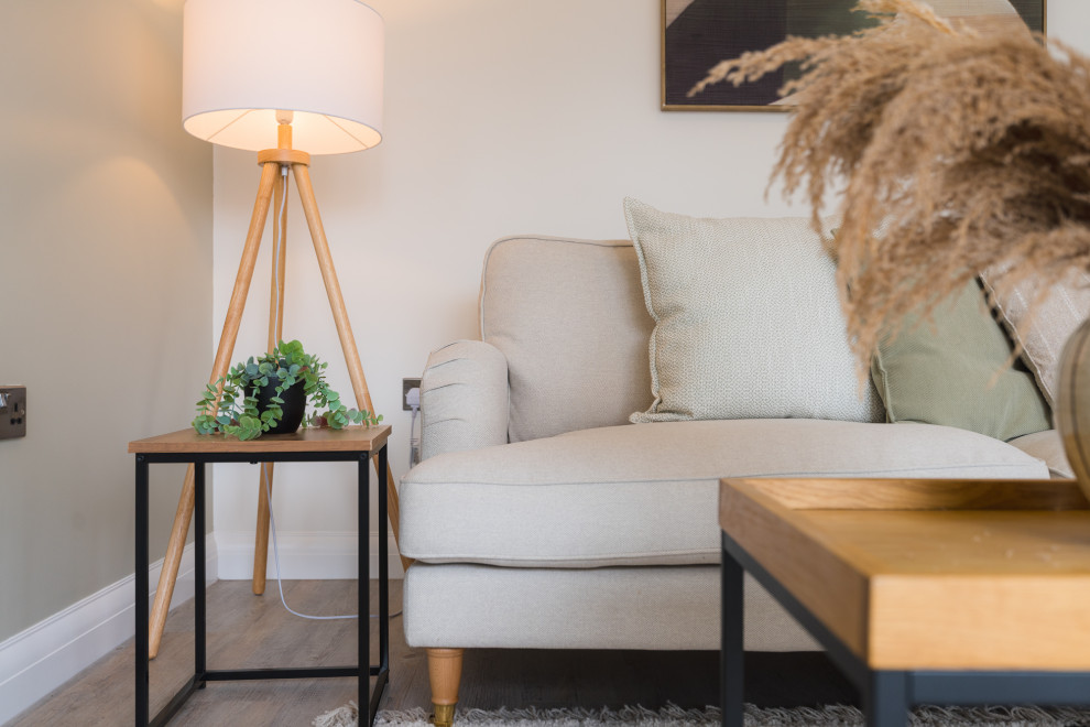 Woodville Road - Stage to Sell
