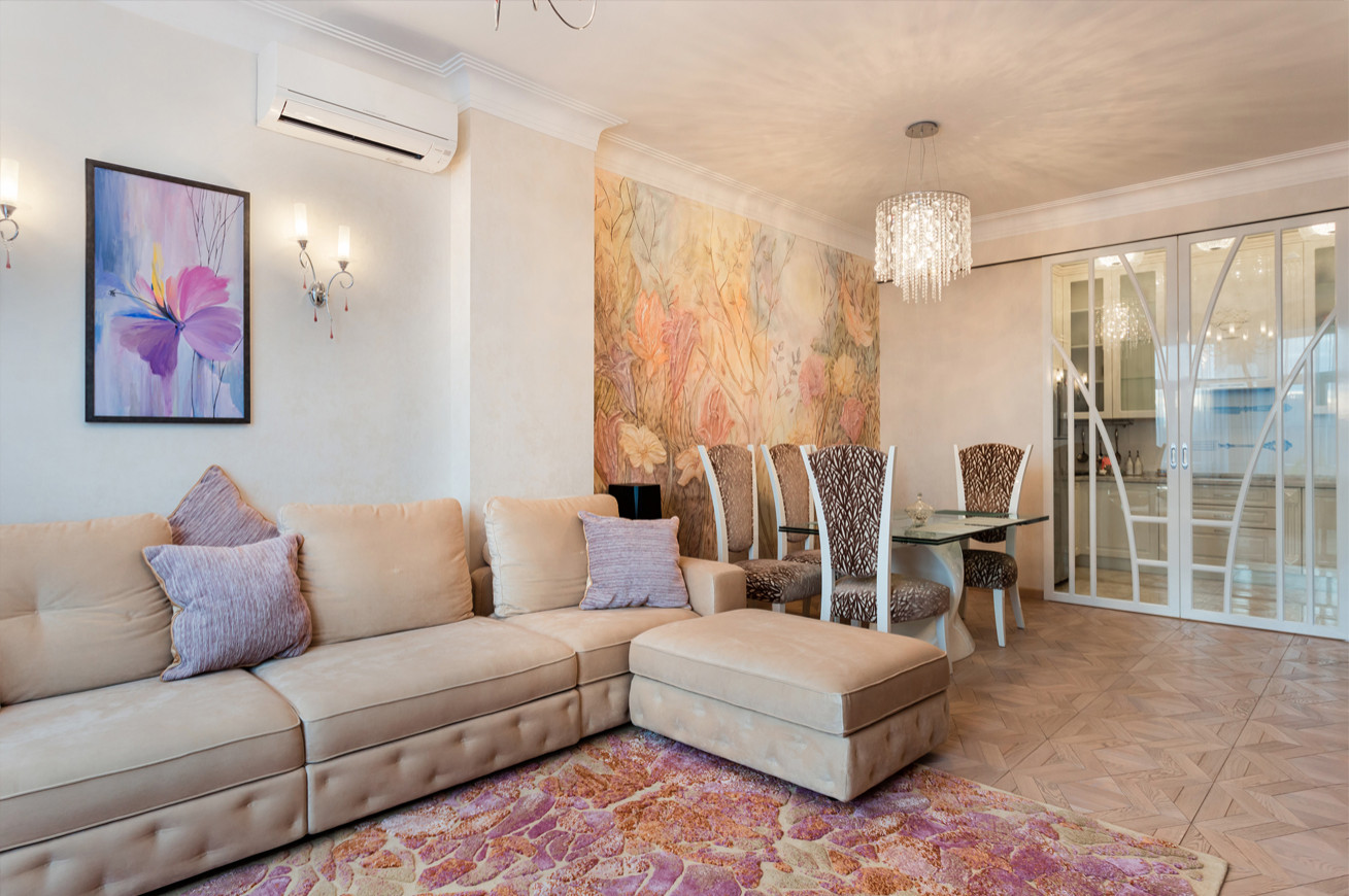 Рельефная роспись стен в гостиной