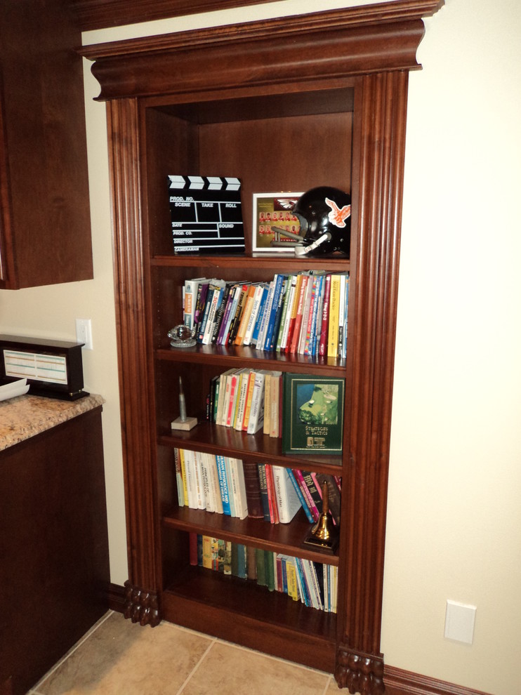 Mountain style home bar photo in Cedar Rapids