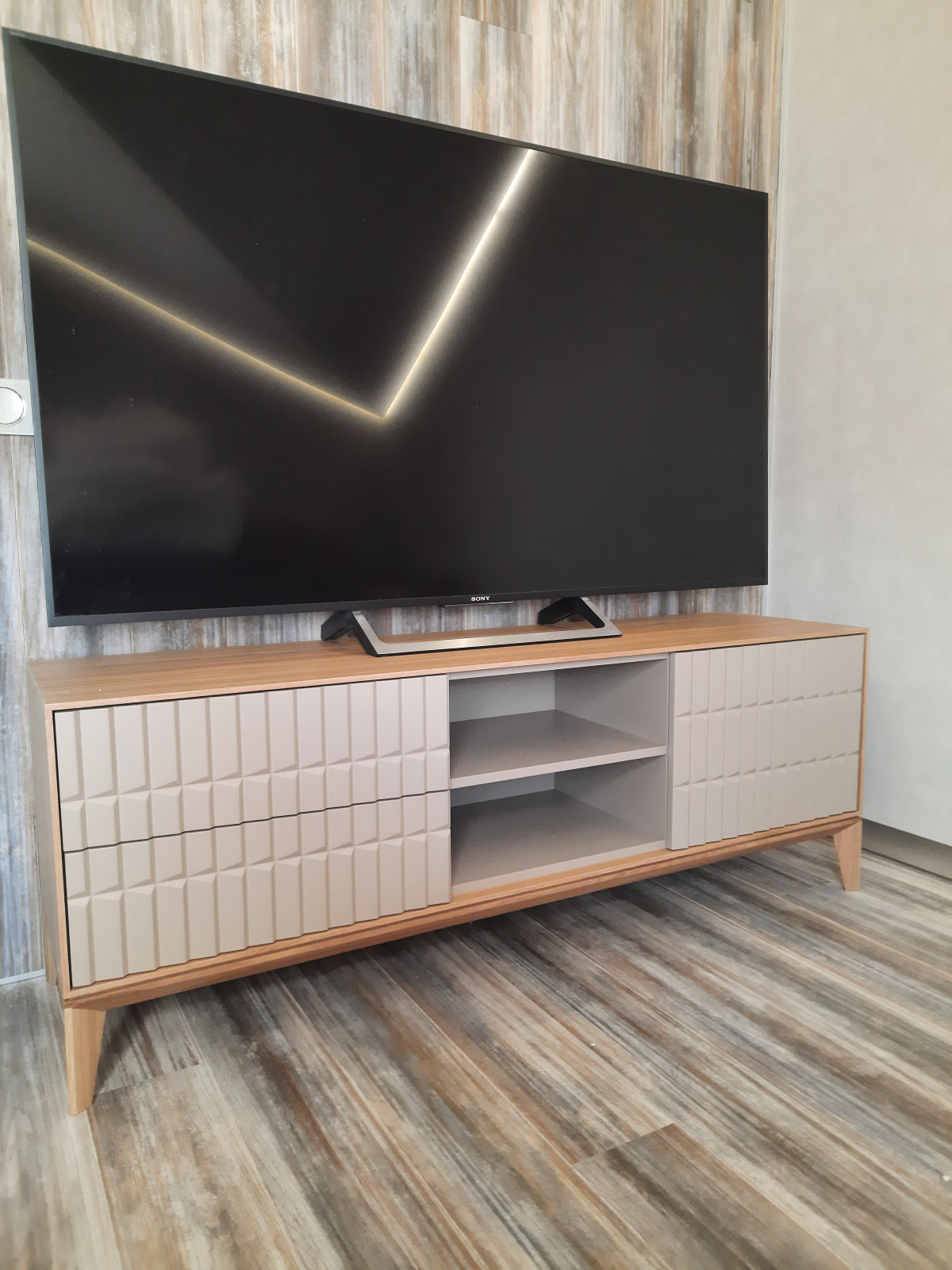 Индивидуальные  изделия на основе стандартной коллекции  The one