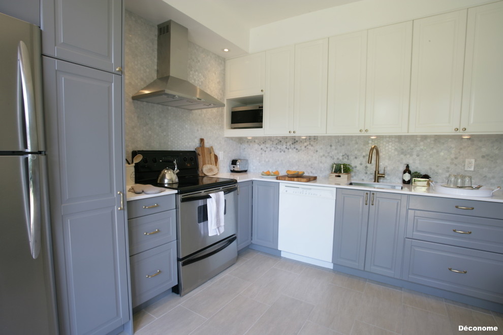 Photo of a mid-sized scandinavian l-shaped eat-in kitchen in Montreal with an undermount sink, shaker cabinets, grey cabinets, quartzite benchtops, stone tile splashback, stainless steel appliances and ceramic floors.