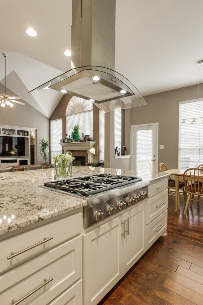 Inspiration for a transitional kitchen remodel in Dallas