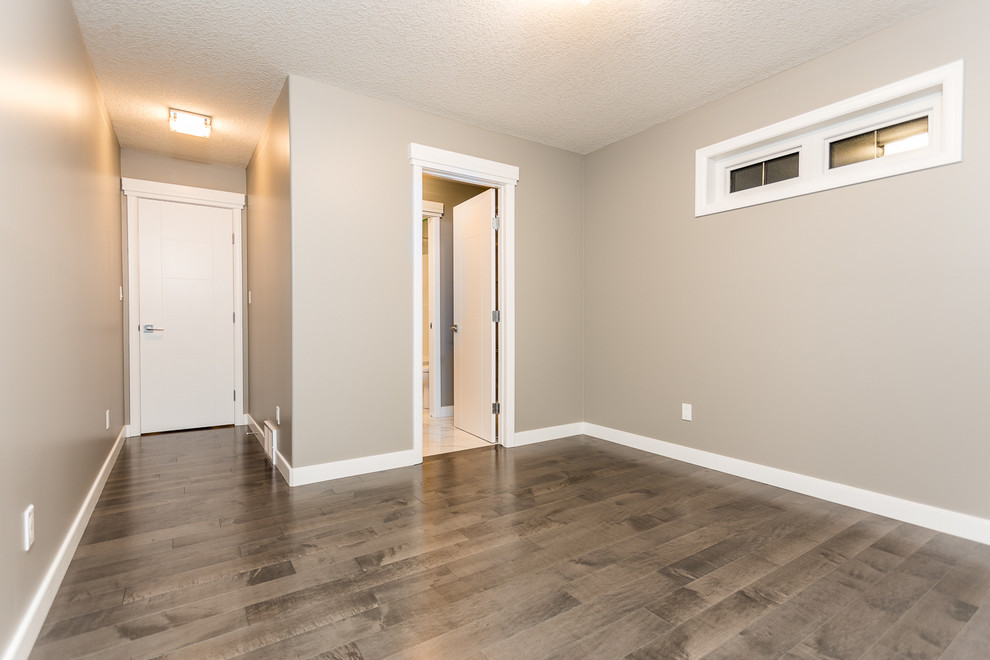 Example of a transitional home design design in Edmonton