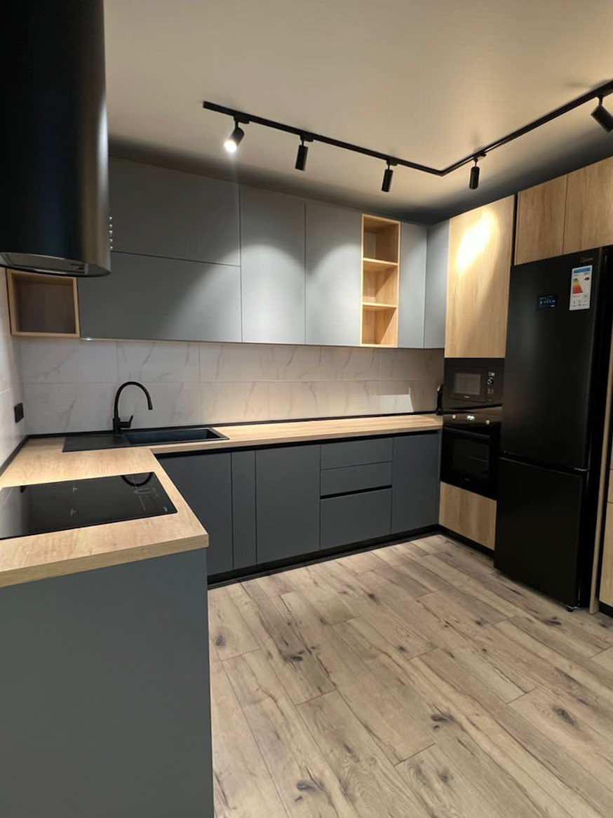 Кухня с фасадами Fenix