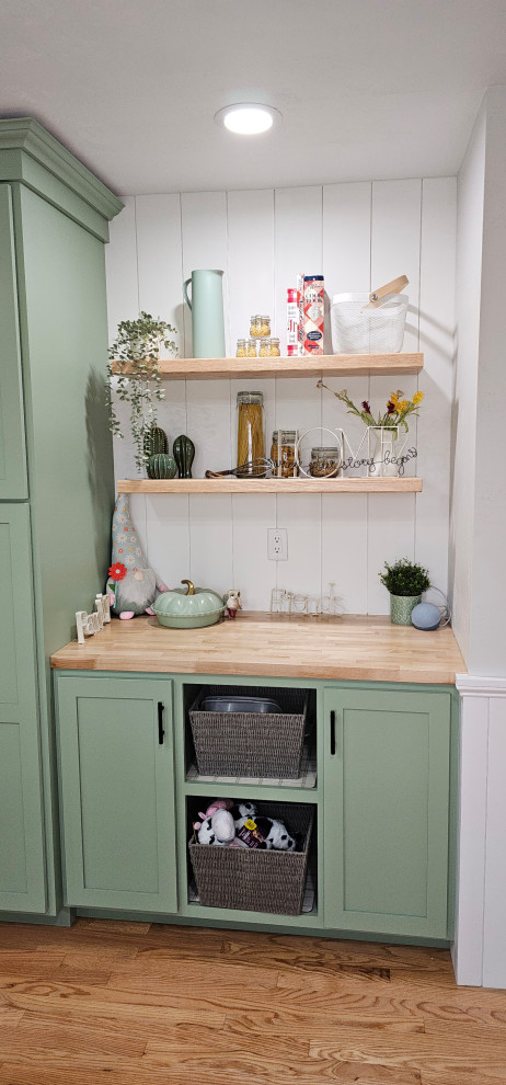 Custom Kitchen butler pantry area