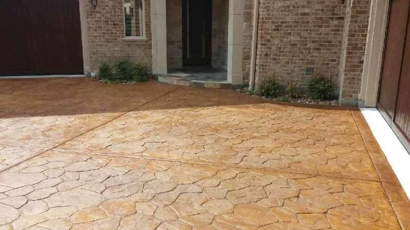 Photo of a mid-sized traditional front yard patio in Houston with stamped concrete.