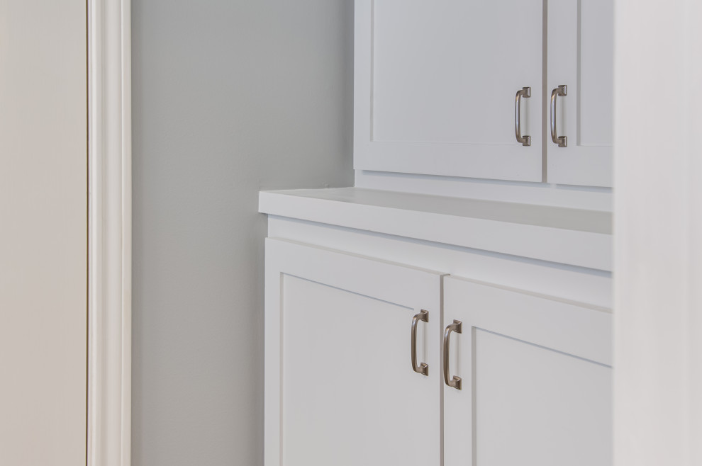 Home design - transitional home design idea in Houston