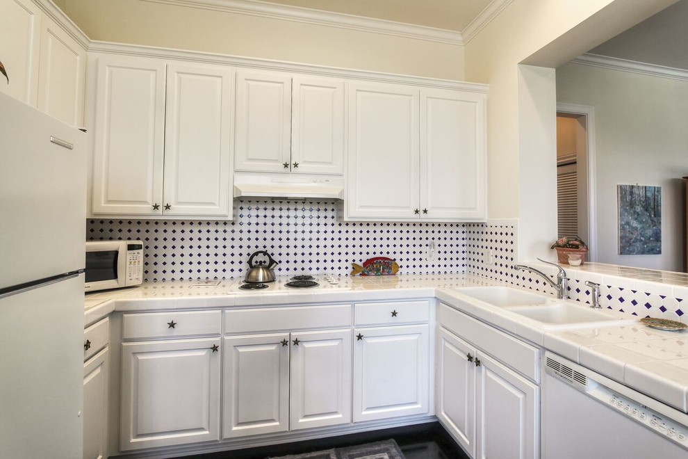 Kitchen - rustic kitchen idea in Austin