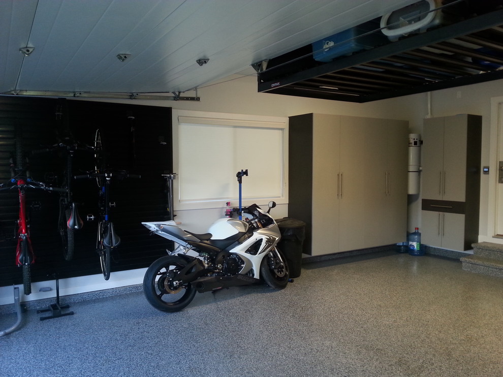 This is an example of a modern garage in Vancouver.