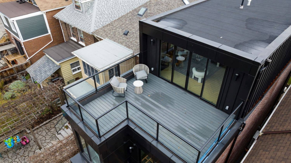 Inspiration for a transitional home design remodel in Toronto