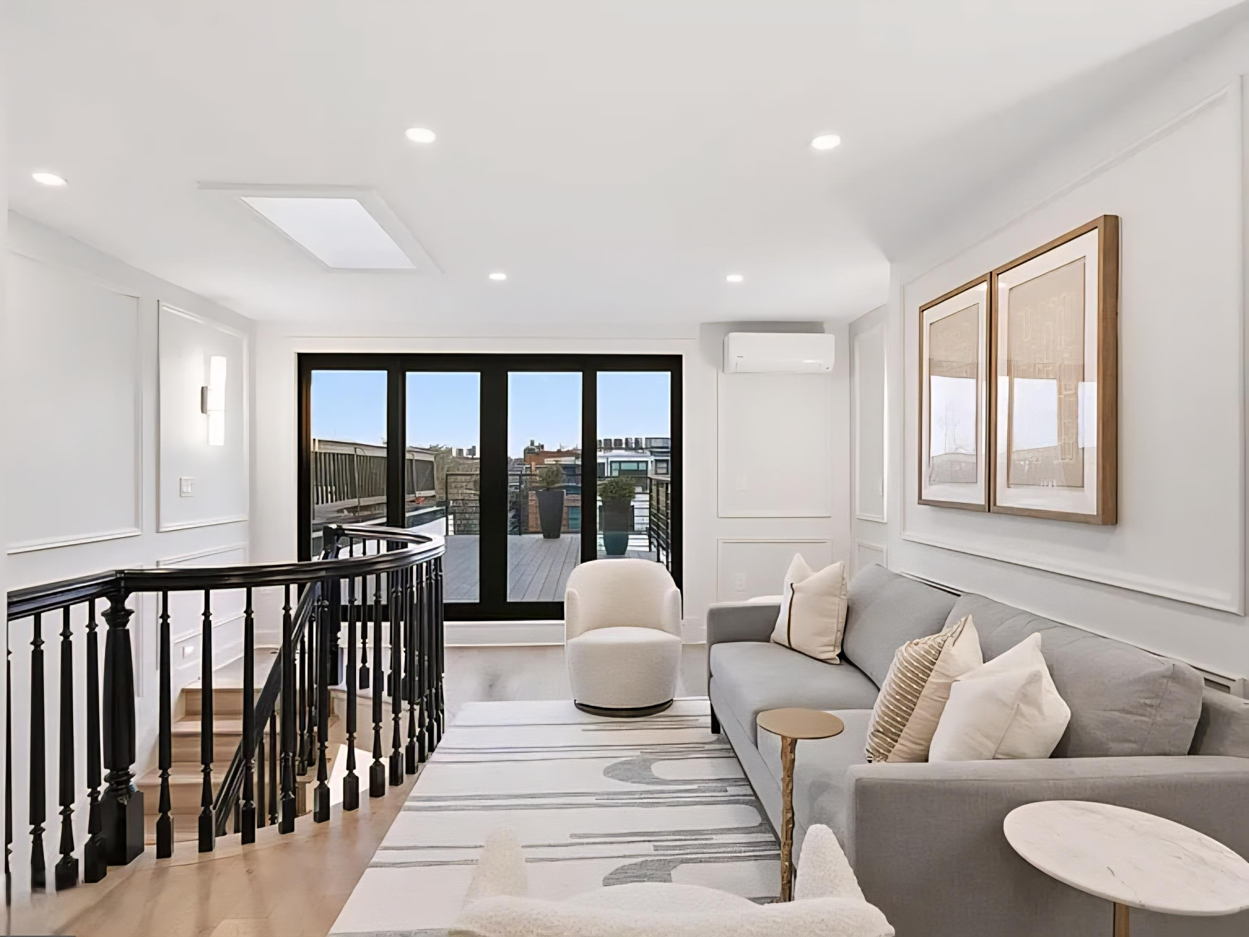 Project #154 | Classic & Chic Wood Railing