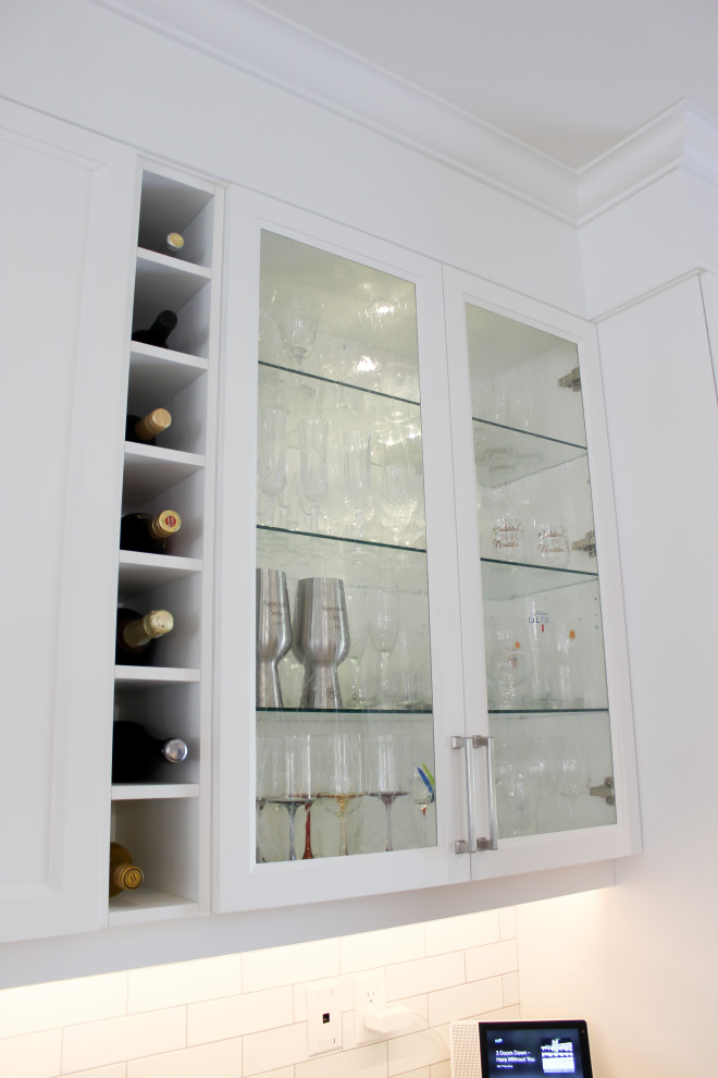 Example of a transitional kitchen design in Toronto
