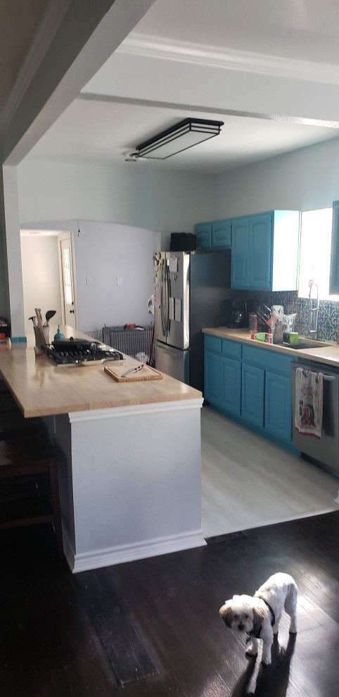 Kitchen - kitchen idea in Austin