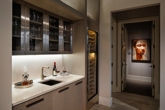 Palm Beach Gardens contemporary-home-bar