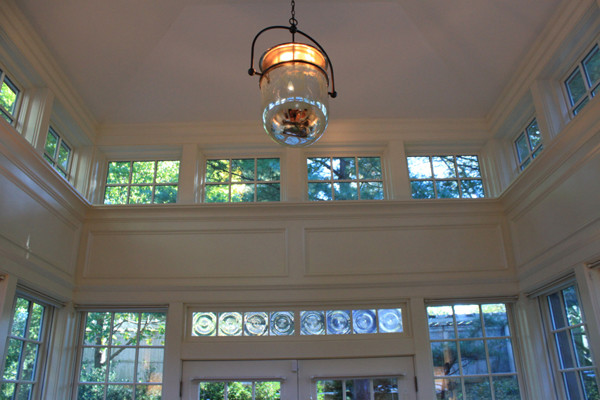 Transitional home design photo in Boston