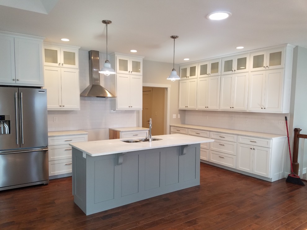 Kitchen - transitional kitchen idea in Cedar Rapids