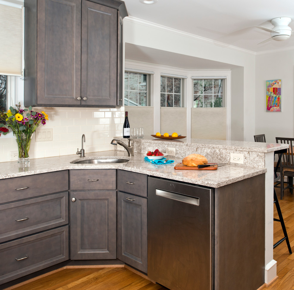 Kitchen - transitional kitchen idea in DC Metro