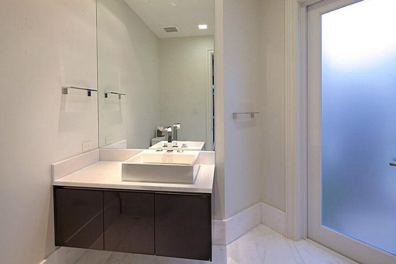 Example of a transitional home design design in Miami