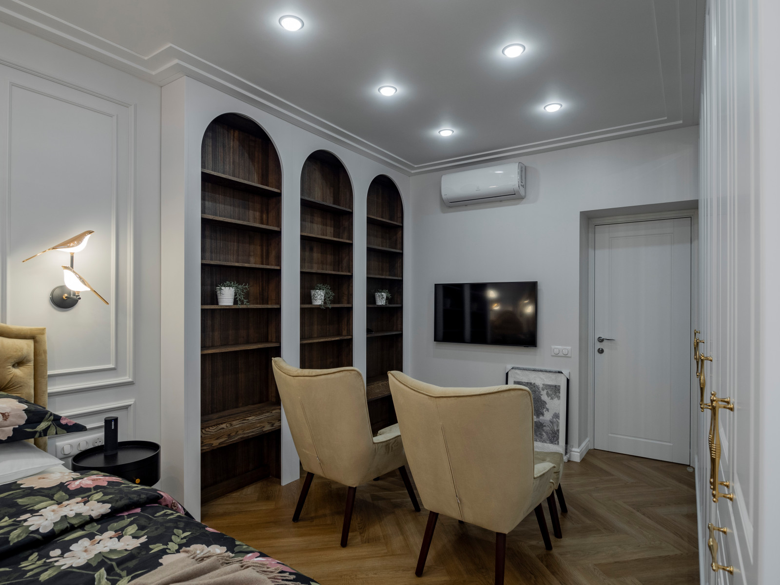 Стильная меблировка спальни