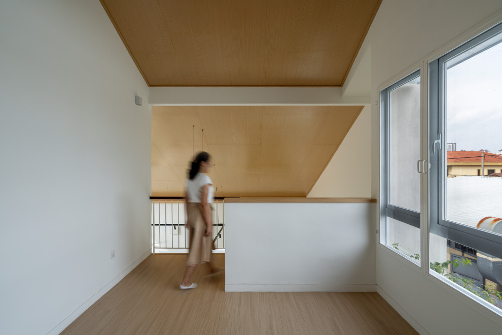 Diseño de despacho de estilo zen de tamaño medio con paredes blancas, suelo de baldosas de terracota, suelo blanco, machihembrado y ladrillo