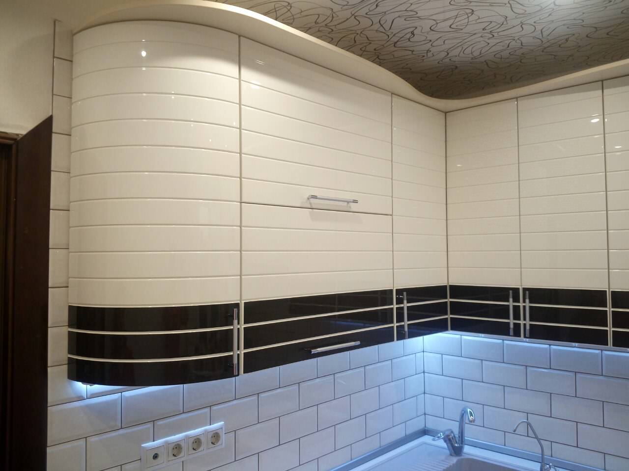 Комбинированные фасады (шпон эбен + эмаль) глянцевая отделка