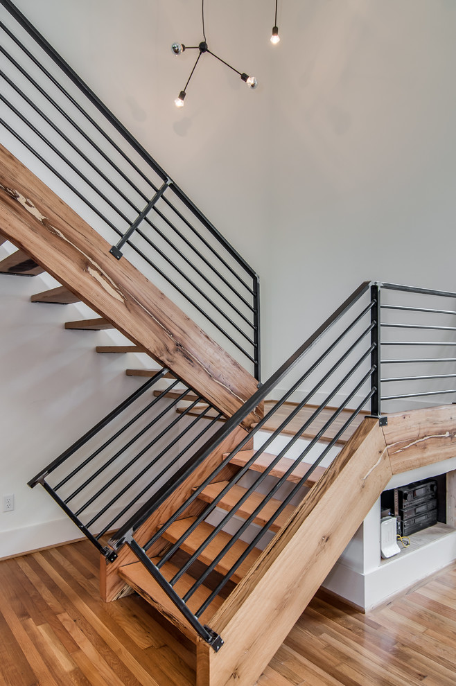 Mid-sized contemporary wood u-shaped staircase in Nashville with open risers.