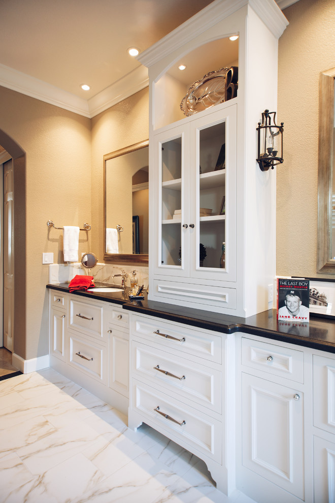 Inspiration for a timeless home design remodel in Sacramento