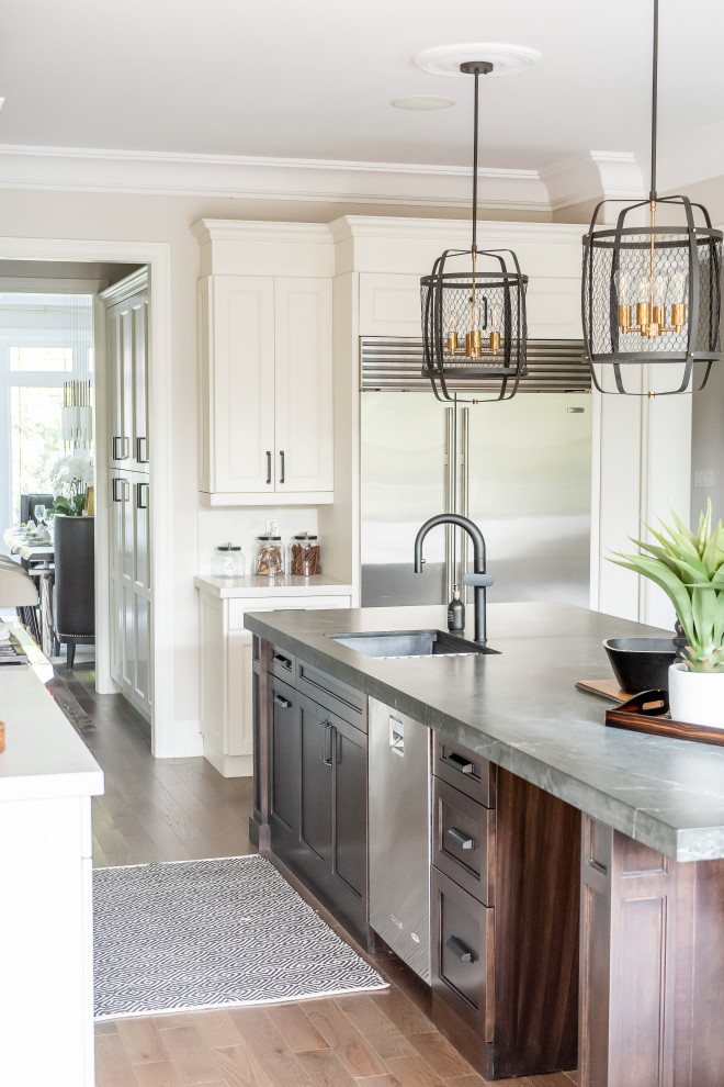 Example of a transitional home design design in Toronto