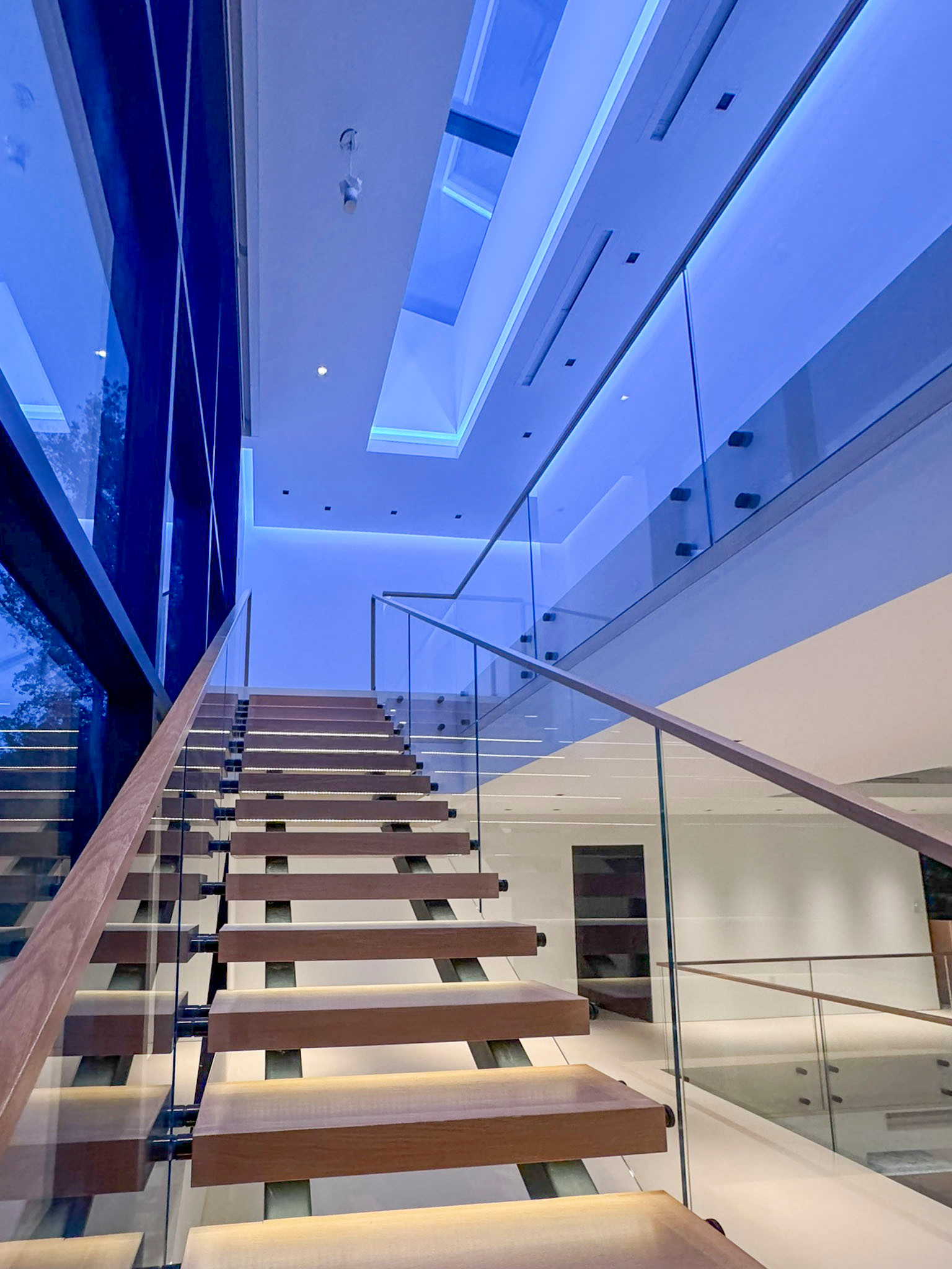 126_Visually Open and Light Contemporary Staircase, Mclean, VA 22102