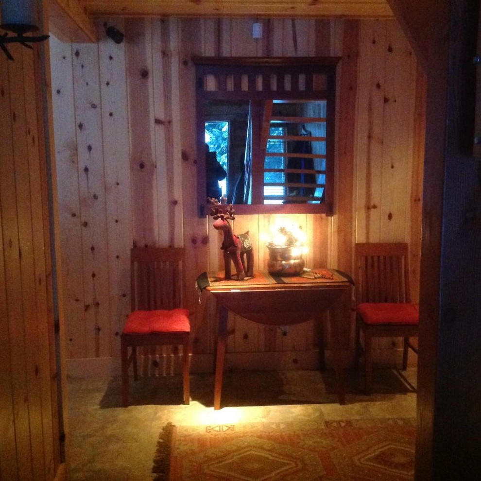 Entryway - rustic entryway idea
