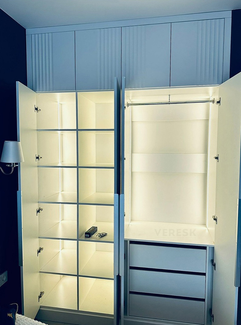 Встроенные распашные шкафы