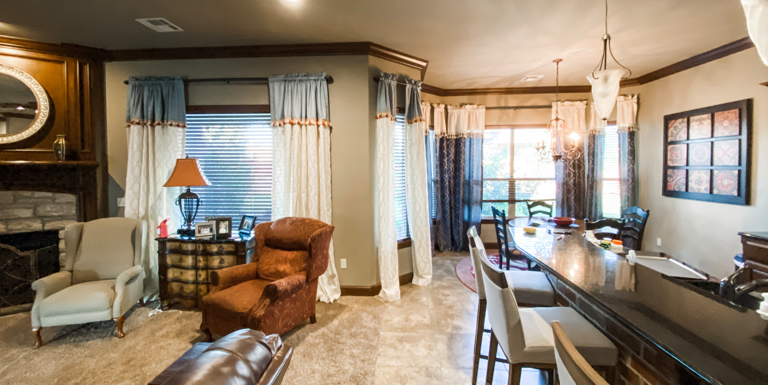 Traditional Living Room Drapery Design