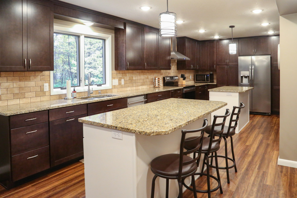 Inspiration for a transitional kitchen remodel in Minneapolis