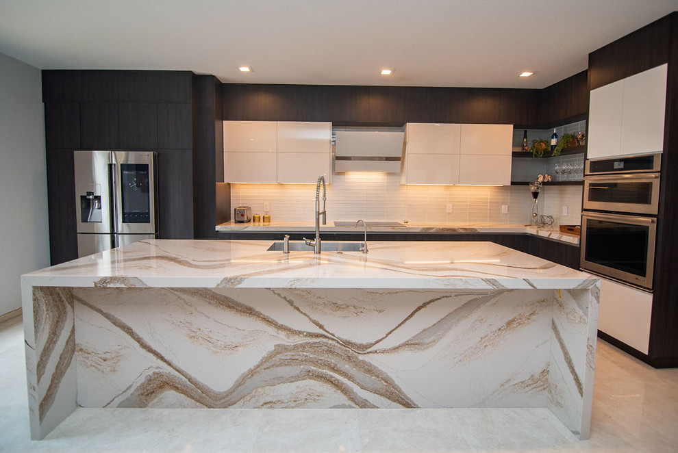 This is an example of a mid-sized contemporary l-shaped eat-in kitchen in Miami with an undermount sink, flat-panel cabinets, brown cabinets, quartz benchtops, white splashback, glass tile splashback, stainless steel appliances, porcelain floors, with island, white floor and multi-coloured benchtop.