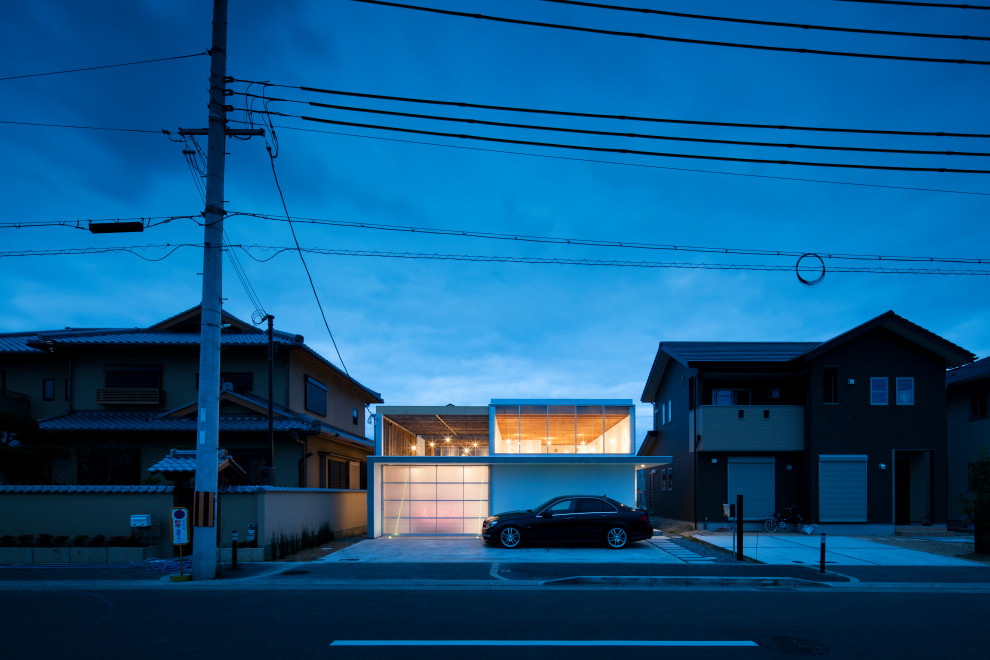 京都にあるインダストリアルスタイルのおしゃれな家の外観の写真
