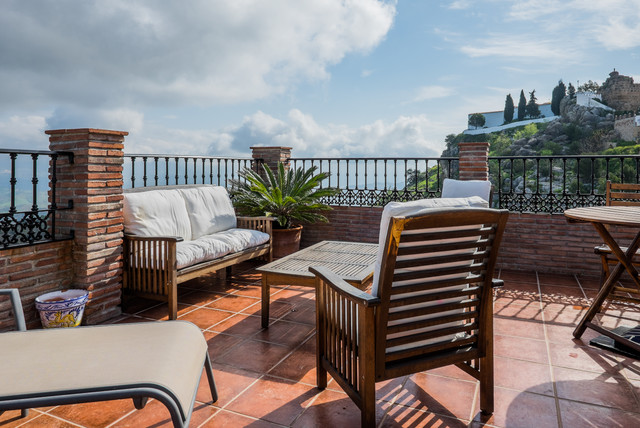 Abril mediterranean-deck