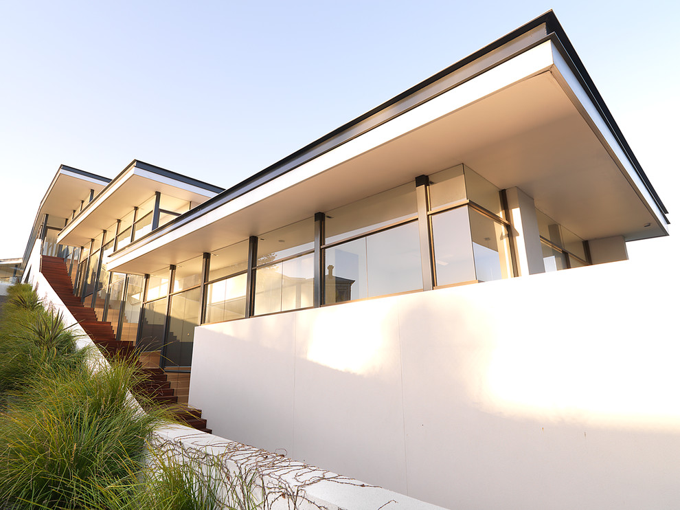 Design ideas for an expansive contemporary exterior in Melbourne.