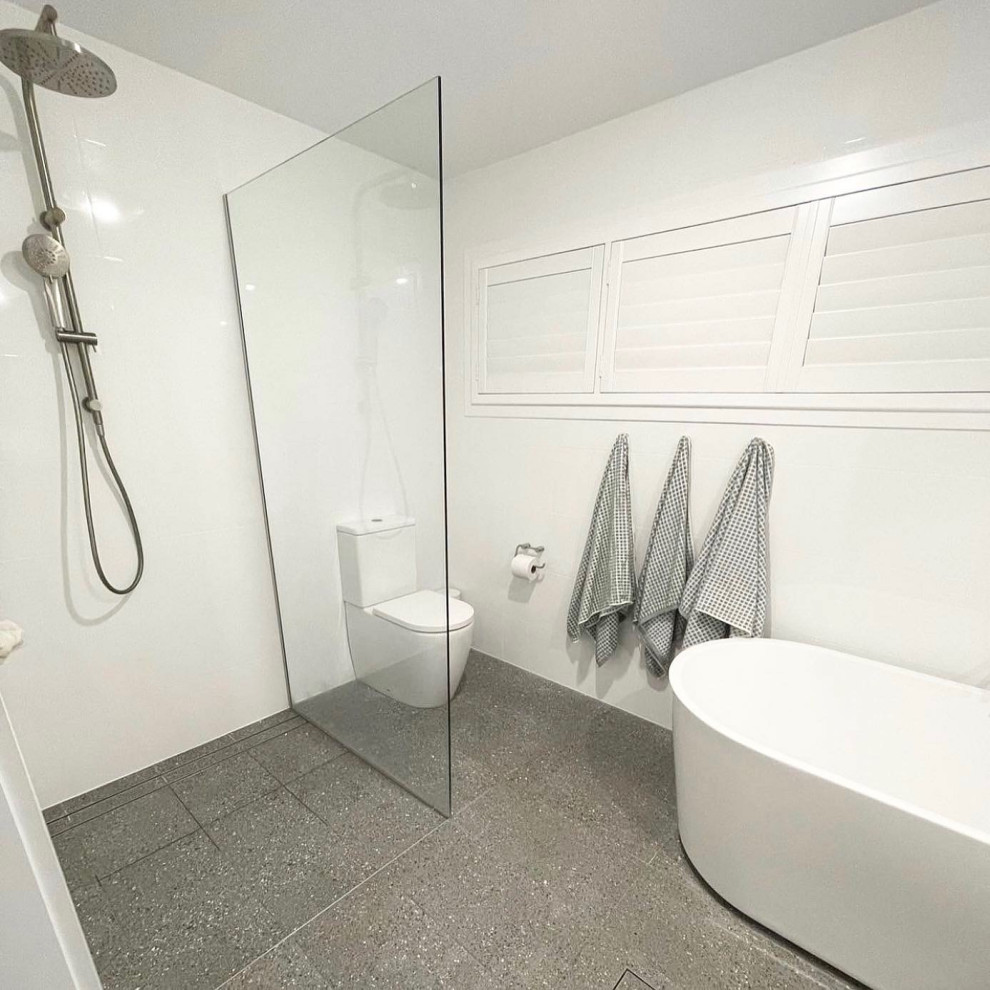 Beach style bathroom in Central Coast.