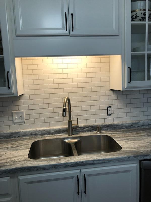 Kitchen - kitchen idea in Milwaukee