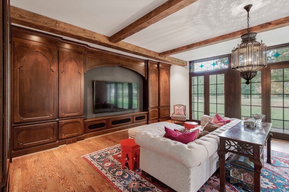 Design ideas for a traditional living room in Cincinnati.
