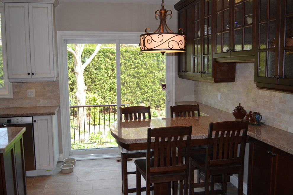 Example of a transitional home design design in Toronto